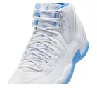 Jordan 12 Retro Melo (2025) nízke streetové tenisky — produktová fotografia na bielom pozadí, bočný pohľad