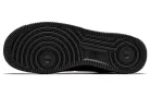 Nike Air Force 1 Low Supreme Black nízke streetové tenisky čierne — produktová fotografia na bielom pozadí, bočný pohľad