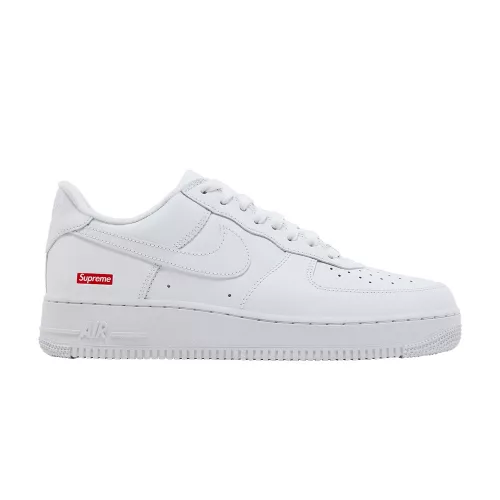 Nike Air Force 1 Low Supreme White nízke streetové tenisky biele — produktová fotografia na bielom pozadí, bočný pohľad