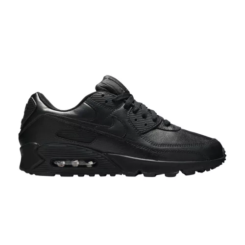 Nike Air Max 90 Leather Triple Black nízke streetové tenisky čierne — produktová fotografia na bielom pozadí, bočný pohľad