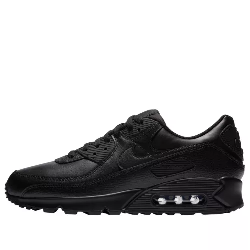 Nike Air Max 90 Leather Triple Black nízke streetové tenisky čierne — produktová fotografia na bielom pozadí, bočný pohľad