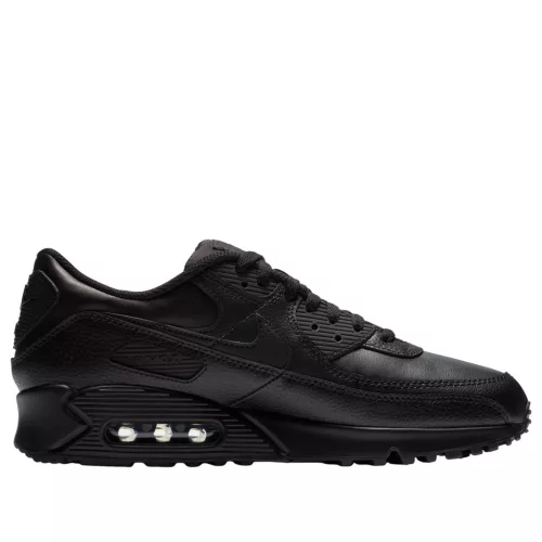 Nike Air Max 90 Leather Triple Black nízke streetové tenisky čierne — produktová fotografia na bielom pozadí, bočný pohľad
