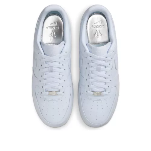 Nike Air Force 1 Low Drake NOCTA Certified Lover Boy Palest Purple nízke streetové tenisky fialové — produktová fotografia na bielom pozadí, bočný pohľad