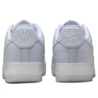 Nike Air Force 1 Low Drake NOCTA Certified Lover Boy Palest Purple nízke streetové tenisky fialové — produktová fotografia na bielom pozadí, bočný pohľad
