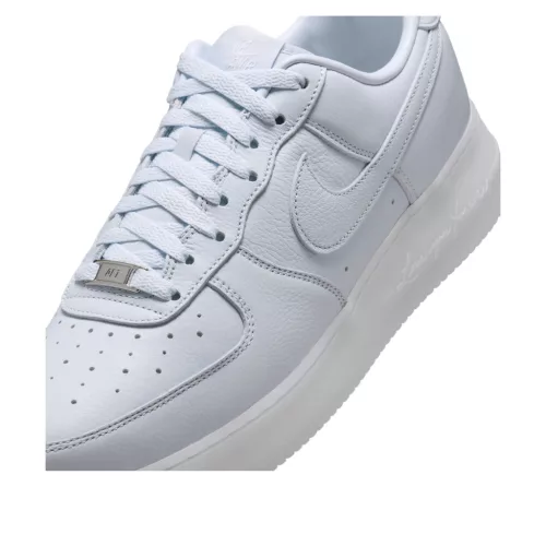 Nike Air Force 1 Low Drake NOCTA Certified Lover Boy Palest Purple nízke streetové tenisky fialové — produktová fotografia na bielom pozadí, bočný pohľad