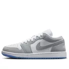 Jordan 1 Low Wolf Grey dámske nízke streetové tenisky biele-sivé — produktová fotografia na bielom pozadí, bočný pohľad