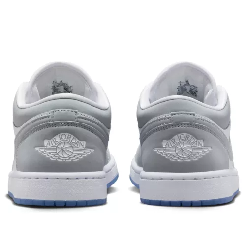 Jordan 1 Low Wolf Grey dámske nízke streetové tenisky biele-sivé — produktová fotografia na bielom pozadí, bočný pohľad