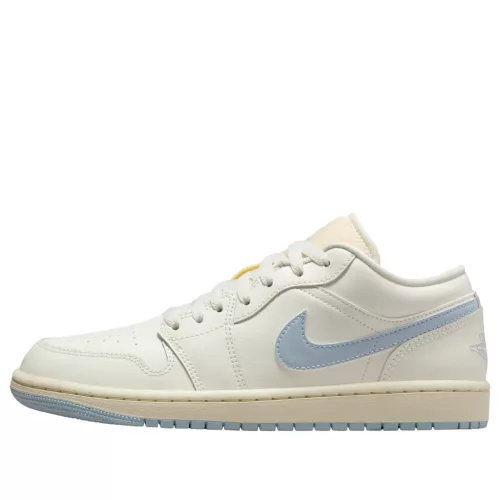 Jordan 1 Low Sail Ghost dámske nízke streetové tenisky lomené biele — produktová fotografia na bielom pozadí, bočný pohľad