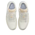 Jordan 1 Low Sail Ghost dámske nízke streetové tenisky lomené biele — produktová fotografia na bielom pozadí, bočný pohľad