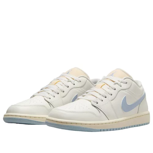 Jordan 1 Low Sail Ghost dámske nízke streetové tenisky lomené biele — produktová fotografia na bielom pozadí, bočný pohľad