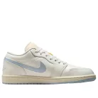 Jordan 1 Low Sail Ghost dámske nízke streetové tenisky lomené biele — produktová fotografia na bielom pozadí, bočný pohľad