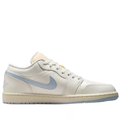 Jordan 1 Low Sail Ghost dámske nízke streetové tenisky lomené biele — produktová fotografia na bielom pozadí, bočný pohľad