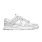 Nike Dunk Low Grey Fog nízke streetové tenisky sivé — produktová fotografia na bielom pozadí, bočný pohľad