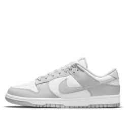 Nike Dunk Low Grey Fog nízke streetové tenisky sivé — produktová fotografia na bielom pozadí, bočný pohľad