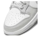 Nike Dunk Low Grey Fog nízke streetové tenisky sivé — produktová fotografia na bielom pozadí, bočný pohľad