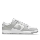 Nike Dunk Low Grey Fog nízke streetové tenisky sivé — produktová fotografia na bielom pozadí, bočný pohľad