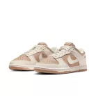 Nike Dunk Low Next Nature Beige Sail dámske nízke streetové tenisky béžové-lomené biele — produktová fotografia na bielom pozadí, bočný pohľad
