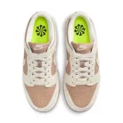 Nike Dunk Low Next Nature Beige Sail dámske nízke streetové tenisky béžové-lomené biele — produktová fotografia na bielom pozadí, bočný pohľad