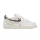 Nike Air Force 1 Low '07 Snakeskin Phantom dámske nízke streetové tenisky slonovinové-lomené biele — produktová fotografia na bielom pozadí, bočný pohľad