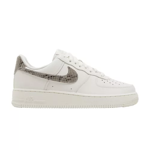 Nike Air Force 1 Low '07 Snakeskin Phantom dámske nízke streetové tenisky slonovinové-lomené biele — produktová fotografia na bielom pozadí, bočný pohľad