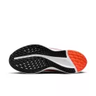 Nike Quest 5 'University Red' dámske nízke streetové tenisky červené — produktová fotografia na bielom pozadí, bočný pohľad
