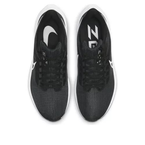 Nike Air Zoom Pegasus 39 Black White nízke bežecké tenisky čierne-sivé — produktová fotografia na bielom pozadí, bočný pohľad
