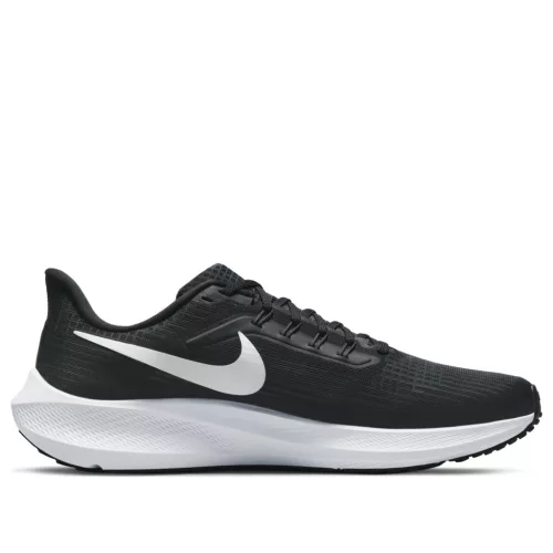 Nike Air Zoom Pegasus 39 Black White nízke bežecké tenisky čierne-sivé — produktová fotografia na bielom pozadí, bočný pohľad
