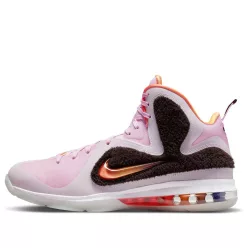 Nike LeBron 9 King of LA nízke basketbalové tenisky ružové — produktová fotografia na bielom pozadí, bočný pohľad