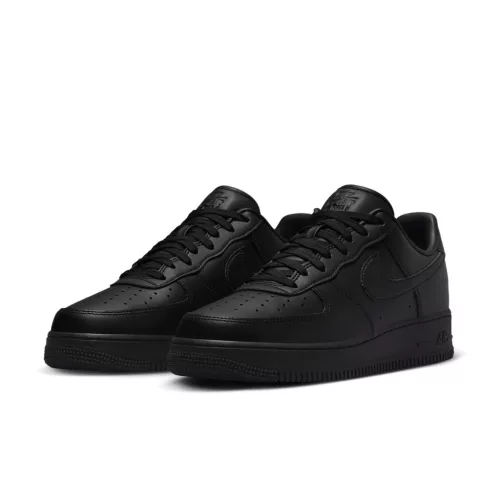 Nike Air Force 1 Low '07 Fresh Black Anthracite nízke streetové tenisky čierne-tmavosivé — produktová fotografia na bielom pozadí, bočný pohľad