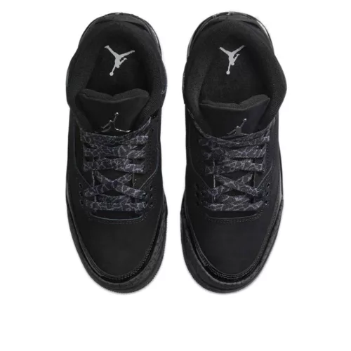 Jordan 3 Retro Black Cat (2025) detské nízke streetové tenisky čierne — produktová fotografia na bielom pozadí, bočný pohľad