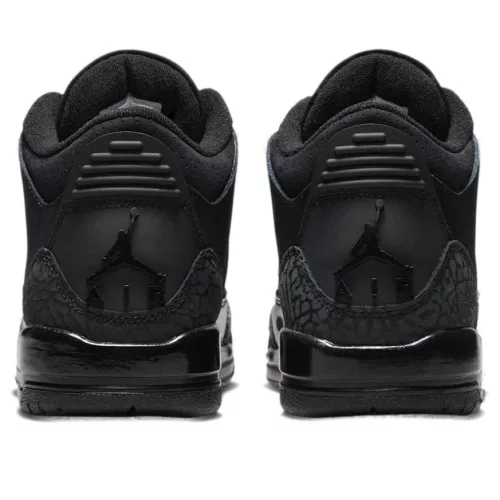 Jordan 3 Retro Black Cat (2025) detské nízke streetové tenisky čierne — produktová fotografia na bielom pozadí, bočný pohľad