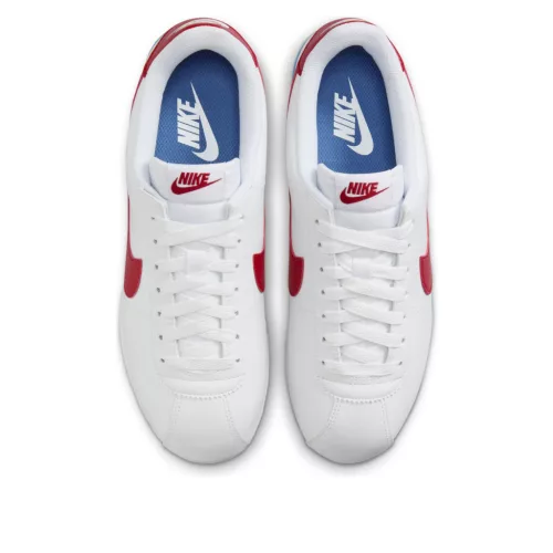 Nike Cortez Forrest Gump (2024) dámske nízke streetové tenisky biele-červené — produktová fotografia na bielom pozadí, bočný pohľad