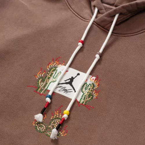 Travis Scott x Jordan Flight Graphic Hoodie Archaeo Brown mikina s kapucňou hnedá — produktová fotografia na bielom pozadí, bočný pohľad