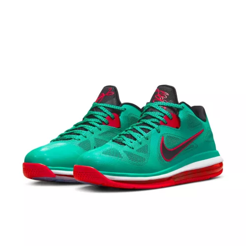 Nike LeBron 9 Low Reverse Liverpool nízke basketbalové tenisky — produktová fotografia na bielom pozadí, bočný pohľad