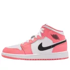 Jordan 1 Mid Pink Gaze detské polovysoké streetové tenisky ružové — produktová fotografia na bielom pozadí, bočný pohľad