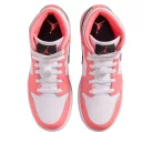 Jordan 1 Mid Pink Gaze detské polovysoké streetové tenisky ružové — produktová fotografia na bielom pozadí, bočný pohľad