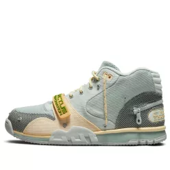 Nike Air Trainer 1 SP Travis Scott Grey Haze nízke streetové tenisky sivé-olivové — produktová fotografia na bielom pozadí, bočný pohľad