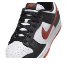 Nike Dunk Low Retro Dragon Red nízke streetové tenisky čierne-červené — produktová fotografia na bielom pozadí, bočný pohľad