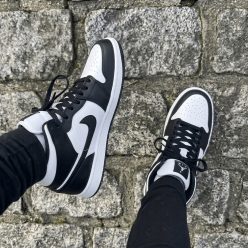 Air Jordan 1 Mid 'Panda'