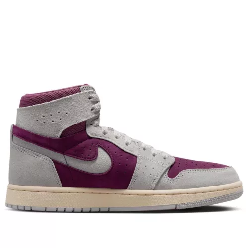 Jordan 1 High Zoom Air CMFT 2 Bordeaux dámske vysoké streetové tenisky — produktová fotografia na bielom pozadí, bočný pohľad