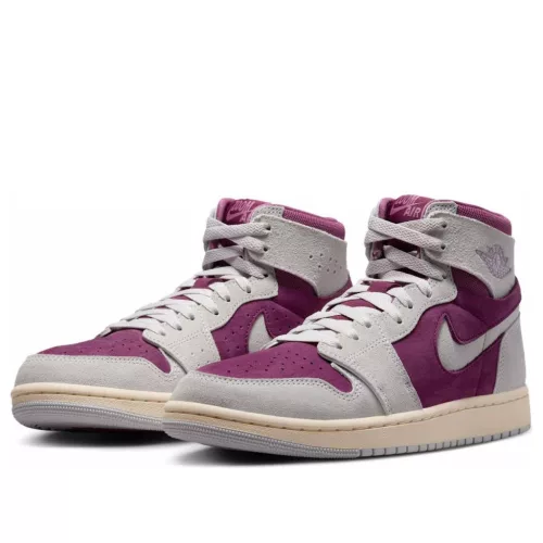 Jordan 1 High Zoom Air CMFT 2 Bordeaux dámske vysoké streetové tenisky — produktová fotografia na bielom pozadí, bočný pohľad