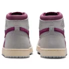Jordan 1 High Zoom Air CMFT 2 Bordeaux dámske vysoké streetové tenisky — produktová fotografia na bielom pozadí, bočný pohľad