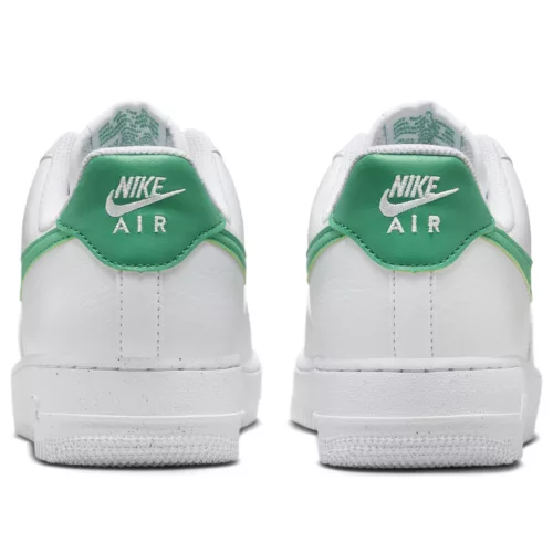 Nike Air Force 1 '07 Next Nature White Stadium Green dámske nízke streetové tenisky biele-zelené — produktová fotografia na bielom pozadí, bočný pohľad