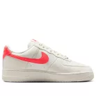 Nike Air Force 1 '07 Next Nature Sail Hot Lava dámske nízke streetové tenisky lomené biele — produktová fotografia na bielom pozadí, bočný pohľad