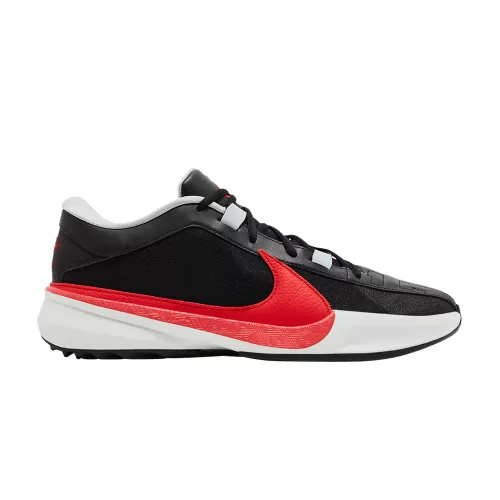 Nike Zoom Freak 5 Double Trouble nízke streetové tenisky čierne-červené — produktová fotografia na bielom pozadí, bočný pohľad