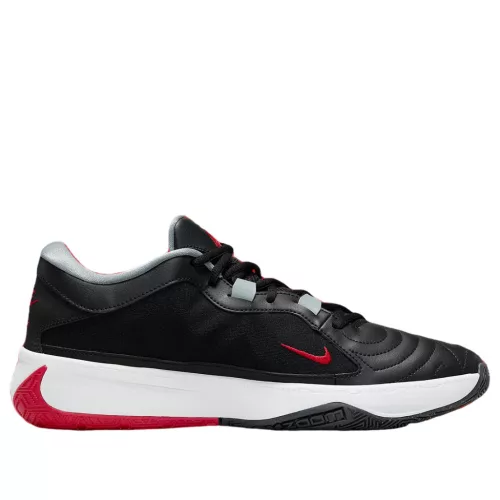Nike Zoom Freak 5 Double Trouble nízke streetové tenisky čierne-červené — produktová fotografia na bielom pozadí, bočný pohľad