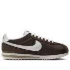 Nike Cortez Baroque Brown dámske nízke streetové tenisky hnedé — produktová fotografia na bielom pozadí, bočný pohľad