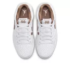 Jordan Stadium 90 White Legend Light Brown dámske nízke streetové tenisky biele-hnedé — produktová fotografia na bielom pozadí, bočný pohľad