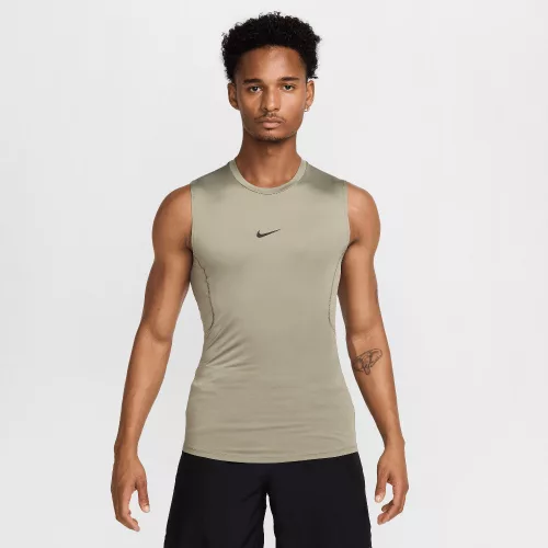 Nike Pro Dri-FIT Tight Sleeveless Fitness Top Light Army/Black pánsky top čierny — produktová fotografia na bielom pozadí, bočný pohľad