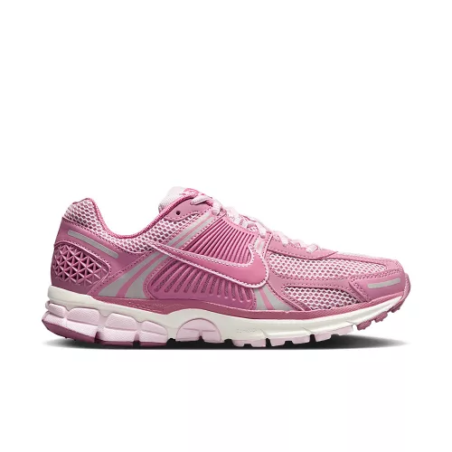 Nike Zoom Vomero 5 Elemental Pink dámske nízke bežecké tenisky ružové — produktová fotografia na bielom pozadí, bočný pohľad